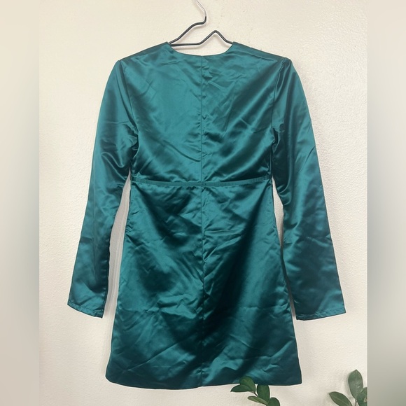 Abercrombie & Fitch Green Low Cut bow front dress - Picture 4 of 5